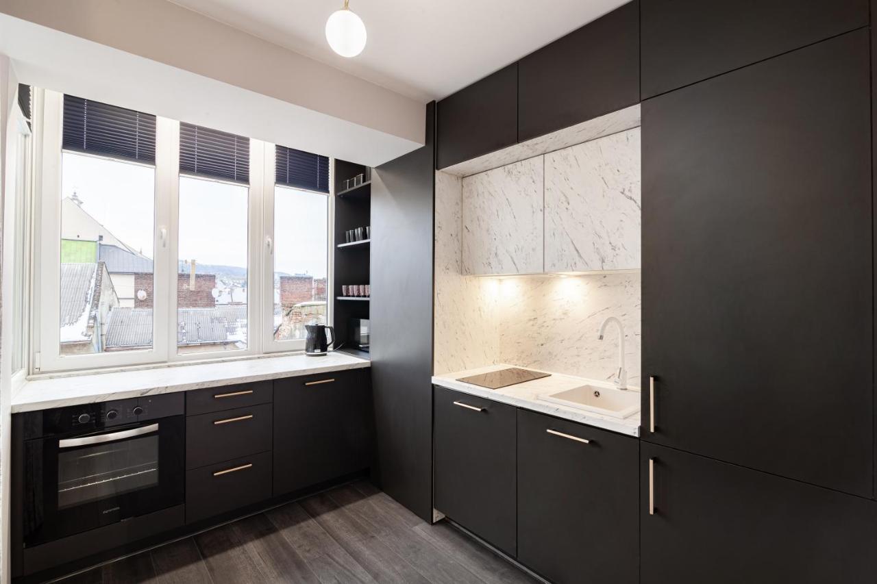 Leogrand Apartments On Svobody Avenue Lviv Bagian luar foto